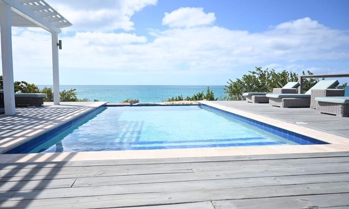 South Palmetto Point Casa | Beach House on cove of Ten Bay Beach