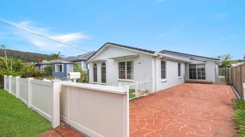 Ettalong Beach Casa | Beach House - Ettalong - Pet Friendly