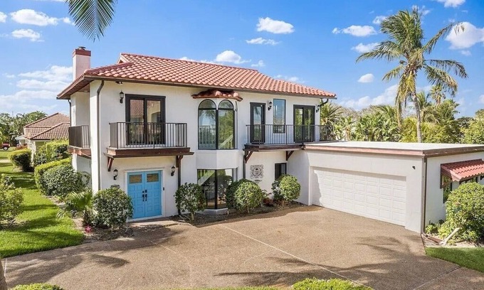 Vero Beach Casa | Beach House in exclusive gated Community- 4 bedroom POOL, 1st floor Bedroom/Bat