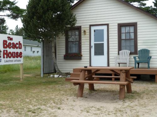 Mackinaw City Complejo | Beach House Lakeside Cottages
