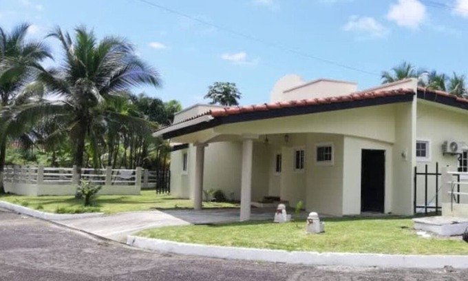 Colon Casa | Beach House with Swimming Pool - Panama Caribbean Beach