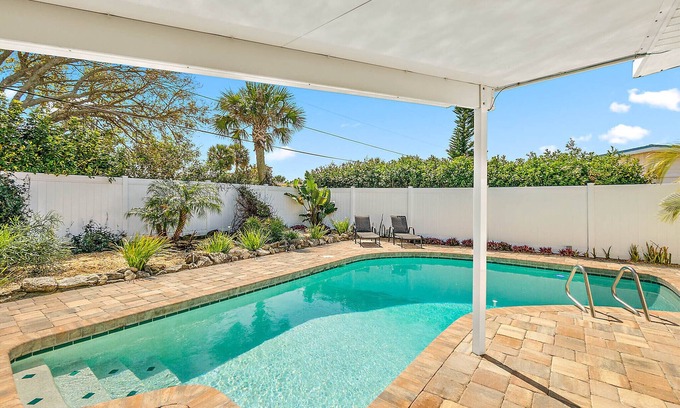 Raymonde Shores Casa | Casa de playa con piscina segundos al mar y al río