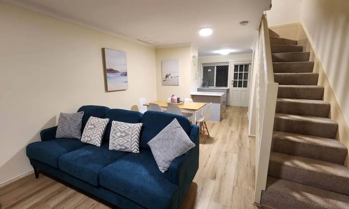 Rockingham Casa | Beach Life 2 Min walk to the Beach