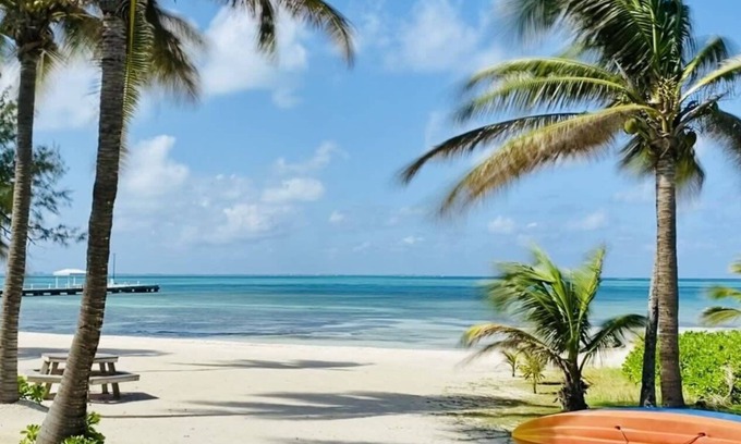 Rum Point Apartamento | Beach Living at the Retreat