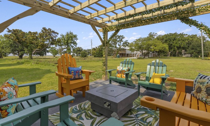 Gulfport Casa | Beach Oasis 5-bedroom Single-Level Family Home within walking distance to Beach