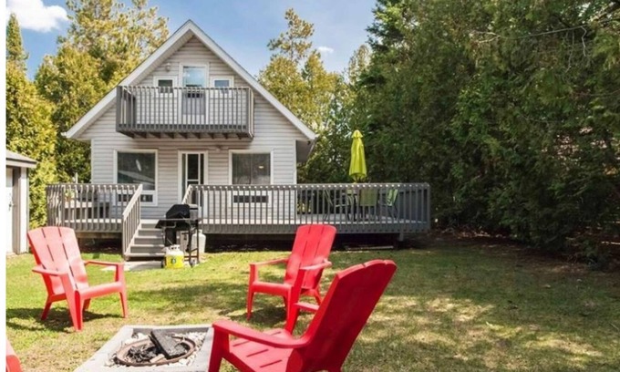 Sauble Beach Cabaña | Beach Retreat - 2 min walk to the Beach 2 min walk to main street