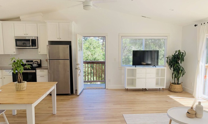 La Selva Beach Apartamento | Beach Town Country Stay - 10 minute drive to the beach!