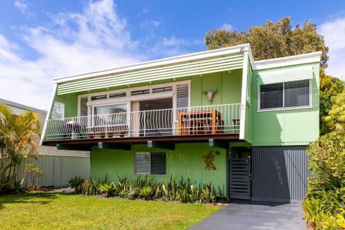 Yamba Casa | BEACHED @ YAMBA (water views, dog friendly, air con)