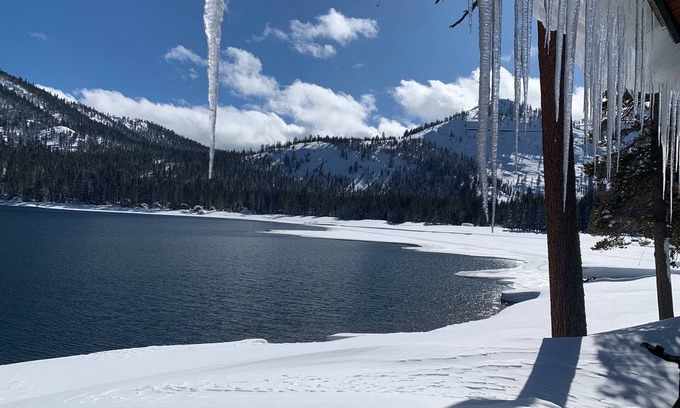 Truckee Condominio | NUEVA LISTA Frente al lago, frente a la playa, alquiler de embarcaciones, muelle privado, alquiler de esquí