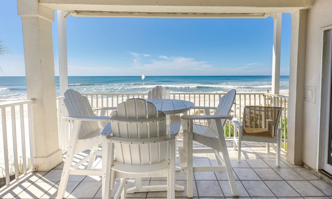 Orange Beach East Condominio | Condominio frente al mar con impresionantes vistas, Primer Piso, Unidad de esquina.