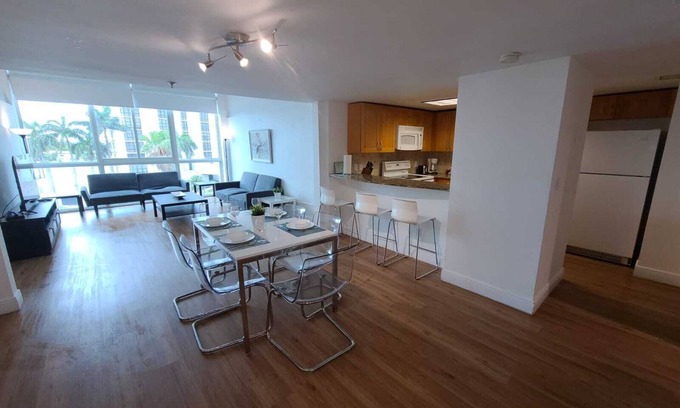 Mid Beach Apartamento | BEACHFRONT 3 bedroom CONDO-HOTEL bayview & parking