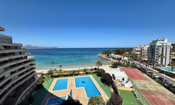 Calpe Apartamento | Voramar: en primera línea de playa con impresionantes vistas al mar