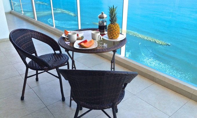 El Cabrero Apartamento | Apt frente al mar con piscina; Fabuloso balcón y vistas al mar; Pasos a la ciudad vieja!