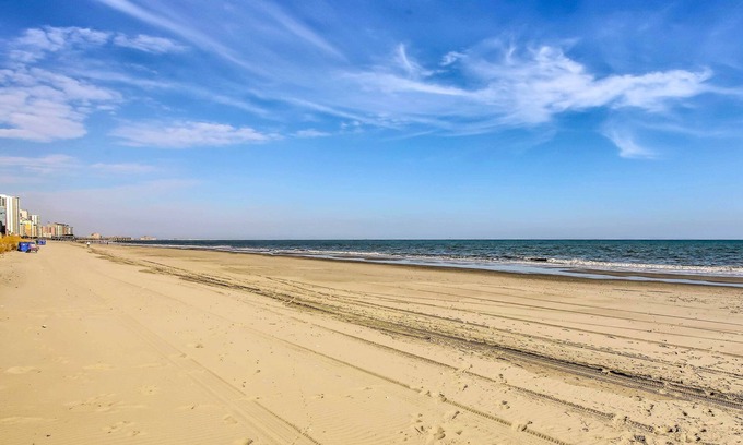 Downtown Myrtle Beach Apartamento | Beachfront Condo in Myrtle Beach w/ Pool Access