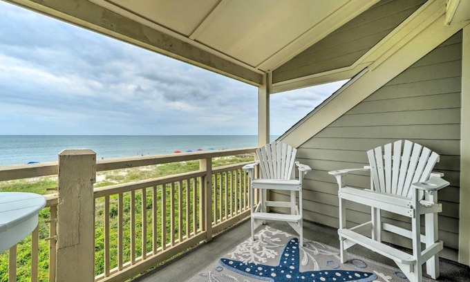 Caswell Beach Apartamento | Beachfront Condo with Unobstructed Ocean Views!