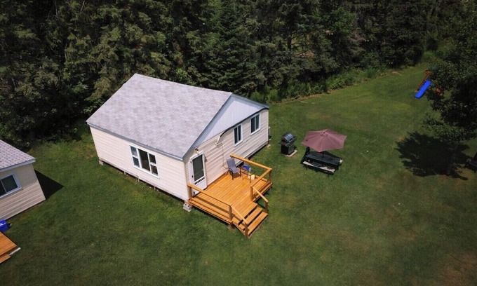 Magnetawan Cabina | Beachfront Cottage #2- Maijac Resort & Marina
