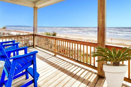 Galveston Casa | Beachfront Dream Million Dollar Views Fireplace