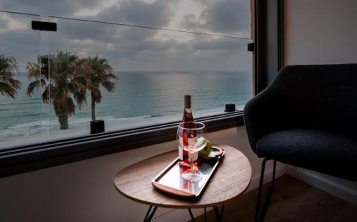 Netanya Apartamento | Beachfront Elegance - Luxe Abode!
