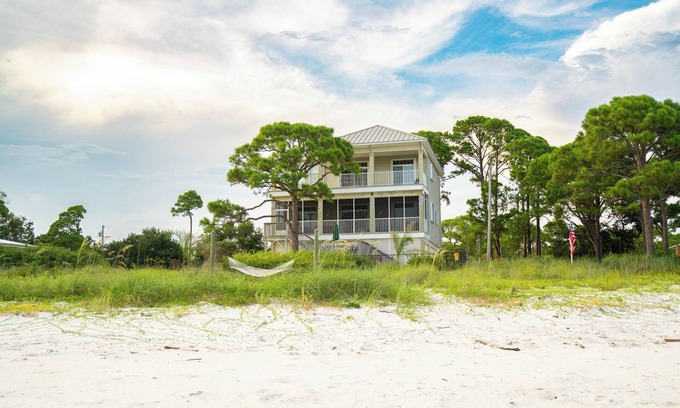 Alligator Point Casa | 🏖️Beachfront🏖️ Forget your worries in this spacious and serene space ♡