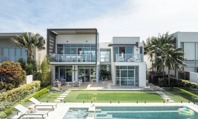 Magenta Shores Casa | Beachfront Haven Exceptional Family Getaways