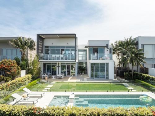 Magenta Shores Casa | Beachfront Haven Magenta