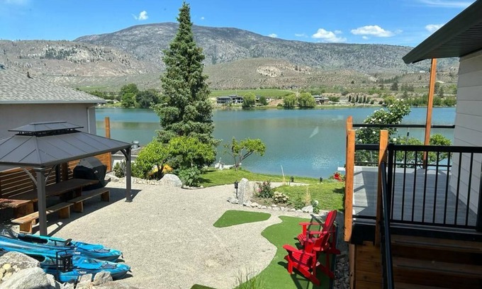 Okanagan-Similkameen Casa | Beachfront home on Tucelnuit lake in Oliver BC. Surrounded by the best wineries