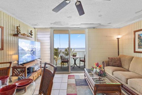 Punaluu Casa | Beachfront Studio w Amazing Views