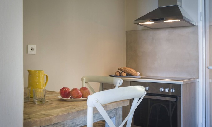 Mousata Apartamento | Suite frente al mar no 3 justo en la playa