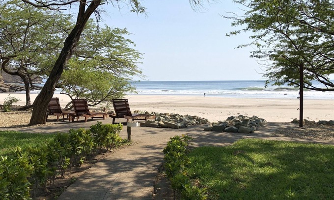 San Juan del Sur Casa | Casa de pueblo frente al mar en Playa Coco