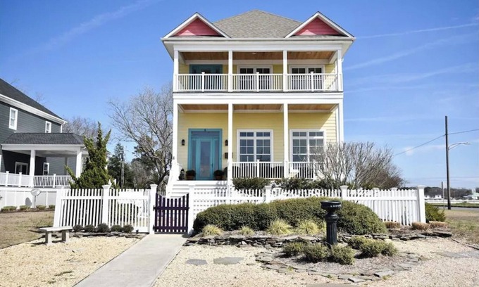 Cape Charles Casa | Beachfront - unbeatable location - steps to beach & shops - sunsets from porch!
