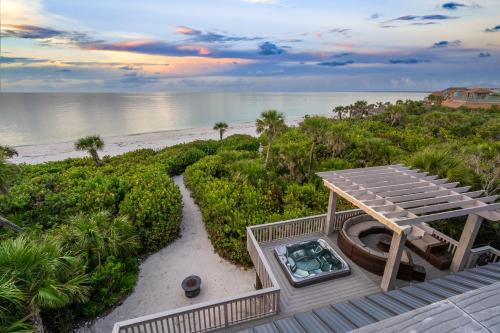 Safety Harbor Club Casa | Beachfront,V Private, 360 Views, Sunsets, Hottub