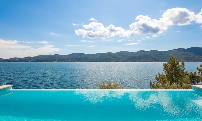 Viganj Villa | Villa Maris frente al mar con piscina infinita
