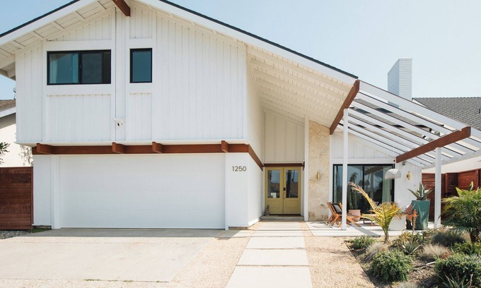 Pierpont Bay Casa | Beachmont Luxurious Beach Escape-Stylish 5BR Haven