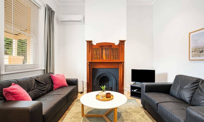 Glenelg South Casa | Beachside Cottage Glenelg Sth | Pets Welcome