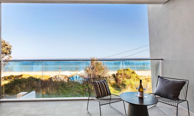 Chelsea Casa | Beachside Lane | Luxury On the Beach with Views