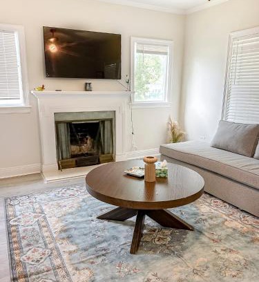 Gulfport Casa | Beachside Walk & Casino Retreat - Breakfast - Hot Tub - Game Room