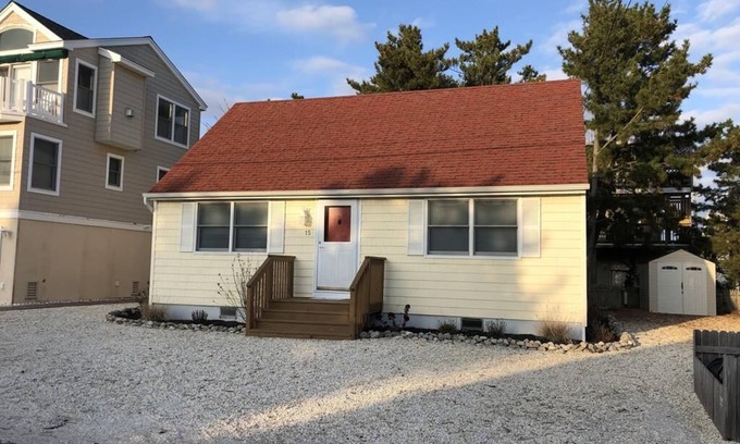 Holgate Casa | Beachy cape cod perfect for families