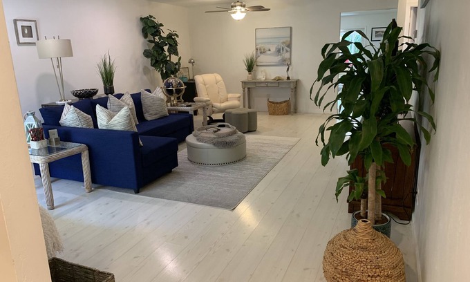 East Boca Raton Casa | Beachy Duplex Walk / Run / Ride to Beach !!