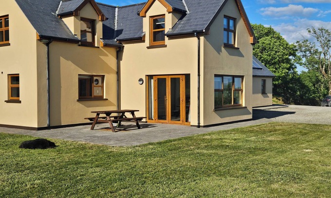Skibbereen Casa | Beacon View House, 4-Beds, Sleeps 8, Parking