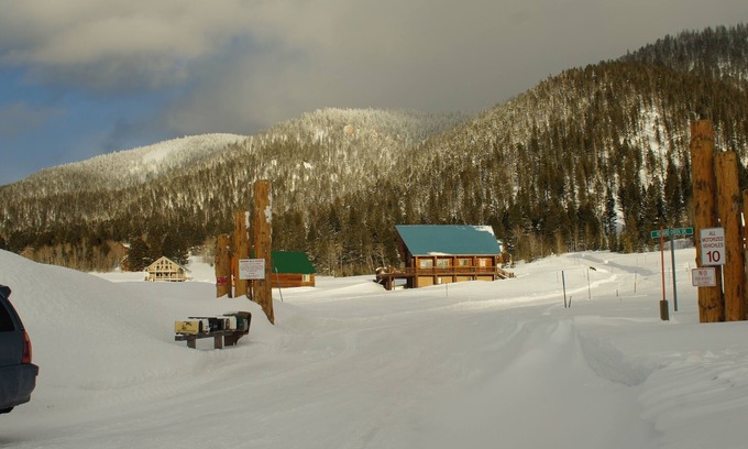 Island Park Cabina | Bean's Lodge, duerme 9, totalmente equipado cerca de WYellowstone, fácil acceso a todos los lugares