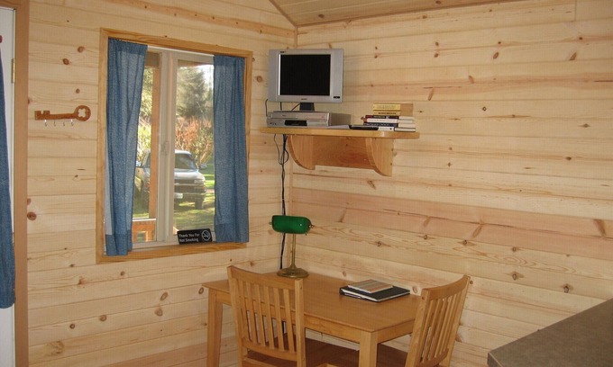 Ocean Park Cabaña | Whale Tail- 2 bed cottage