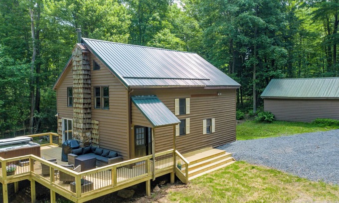 Accident Cabina | Bear Creek Lodge/Secluded Mountain Cabin w/ Hot Tub, Fireplace & Stunning Views