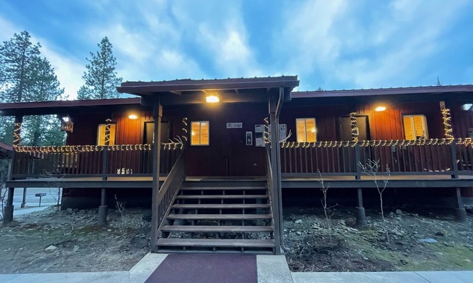 Thompson Falls Cabina | Bear Creek Resort, Lower Cabin Suite (1 King Bed), Lower Cabin Suite (1 King Bed)