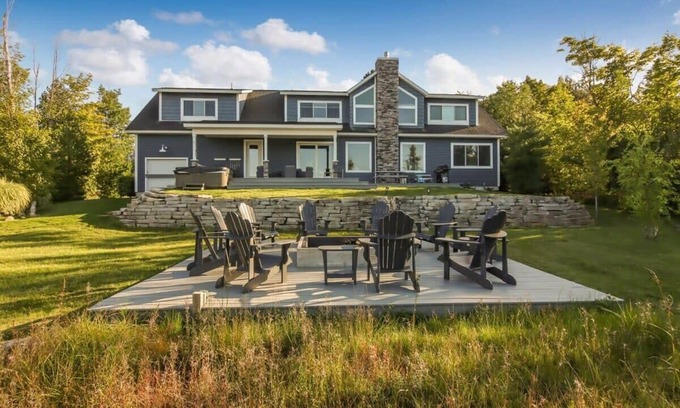 Maple City Casa | Bear Feet Retreat Sum