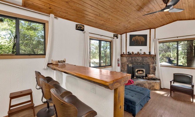 Sugarloaf Cabina | Bear Forest Cabin #2553