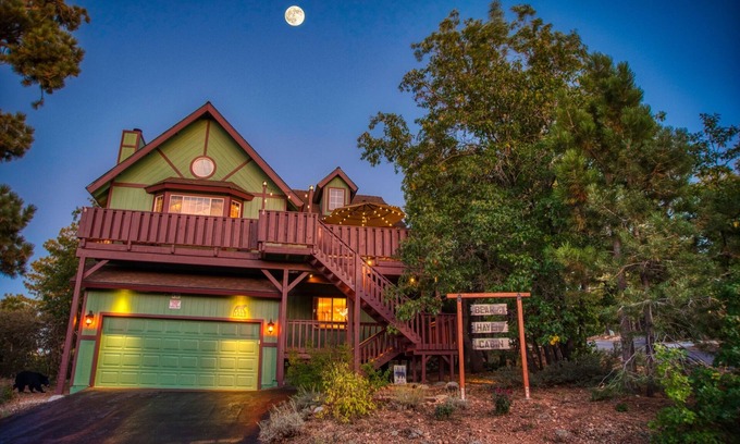 Upper Moonridge Cabina | Bear Haven Cabin-Family friendly-Arcade table-Pet Free-Close to Bear Mtn!