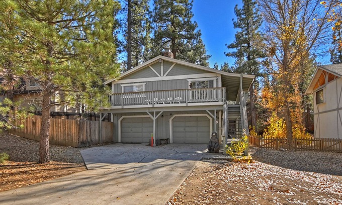 Big Bear City Cabina | Bear Hug Lodge-Spa/BBQ/Game/Fitness rooms. Short distance from lake and hiking.