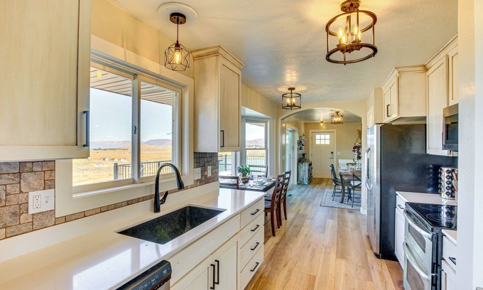 Sweetwater Casa | Bear Lake Retreat w/Beach & Hot Tub Access!