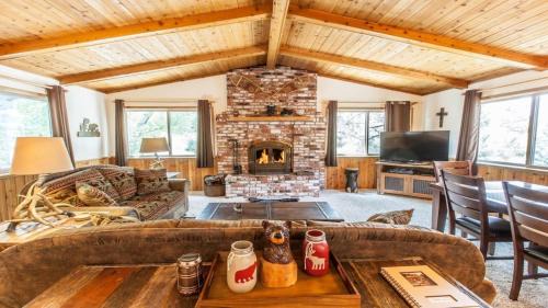 Upper Moonridge Casa | Bear Mt. Retreat