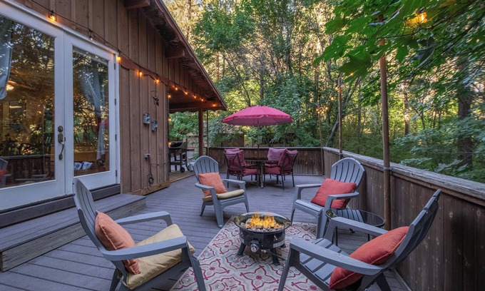 Leavenworth Cabina | Pata de oso: Bañera de hidromasaje, Wi-Fi, Sat. TV, perros, privado y cerca de la ciudad!